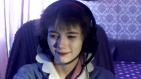 Snapshot of leigharedcross chatting on 02-15-26, 05:59 Viola online show from 02-15-26, 05:59