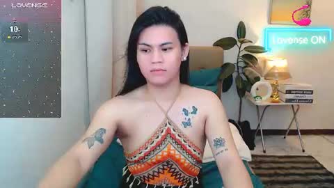 Snapshot of leighcortesi chatting on 06-19-26, 04:00 Cailey online show from 06-19-26, 04:00