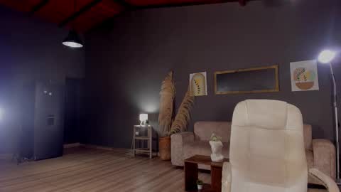 Snapshot of leila4ever chatting on 10-29-25, 12:24 Leila online show from 10-29-25, 12:24