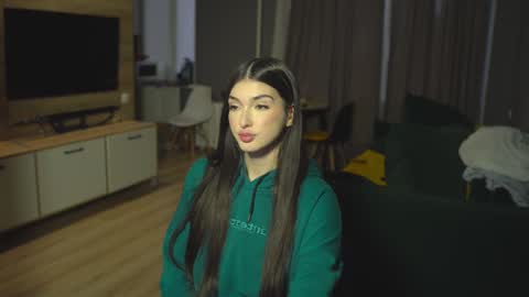 Snapshot of leila_4ever chatting on 12-10-24, 11:00 Leila online show from 12-10-24, 11:00