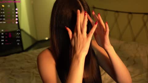 Snapshot of leila_4ever chatting on 12-17-24, 06:42 Leila online show from 12-17-24, 06:42