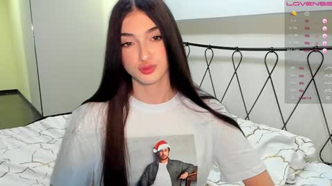 Snapshot of leila_4ever chatting on 01-27-25, 11:22 Leila online show from 01-27-25, 11:22