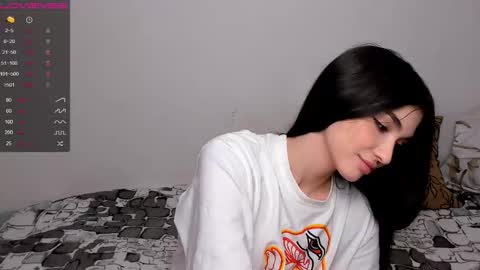 Leila online show from 02-12-26, 01:50