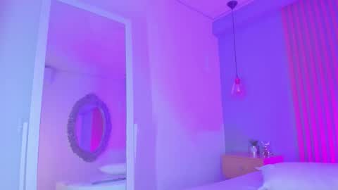 Snapshot of leila_russo_ chatting on 10-29-25, 05:14 Leila online show from 10-29-25, 05:14