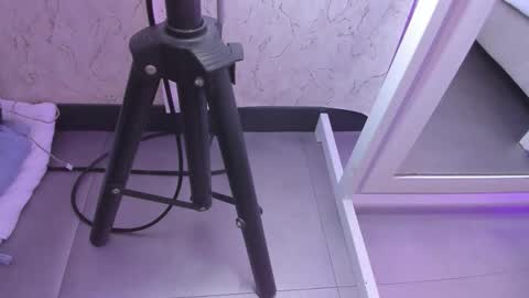 Snapshot of leila_russo_ chatting on 12-13-25, 07:53 Leila online show from 12-13-25, 07:53