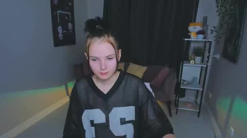 Snapshot of leila_xxbaby chatting on 09-09-25, 12:26 Leila online show from 09-09-25, 12:26