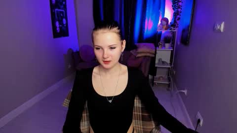 Snapshot of leila_xxbaby chatting on 10-11-25, 05:39 Leila online show from 10-11-25, 05:39