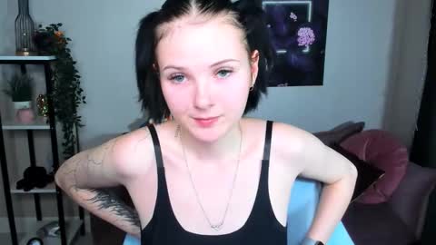 Snapshot of leila_xxbaby chatting on 11-21-25, 05:39 Leila online show from 11-21-25, 05:39