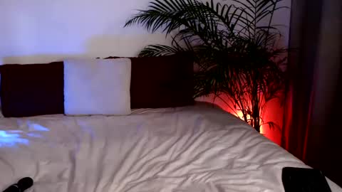 Snapshot of leilaalunaa chatting on 06-25-26, 02:11 LEILA LUNA online show from 06-25-26, 02:11