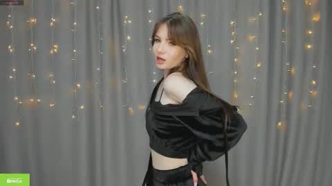 Snapshot of leiladream chatting on 09-11-25, 04:34 leiladream online show from 09-11-25, 04:34