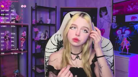 Leila online show from 11-15-25, 04:03