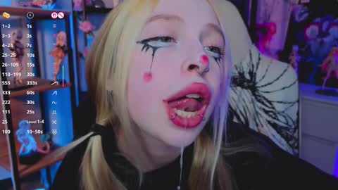 Leila online show from 11-28-25, 05:15