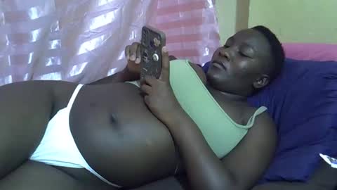 Snapshot of leilah_cute19 chatting on 05-13-26, 07:22 leilah_cute19 online show from 05-13-26, 07:22