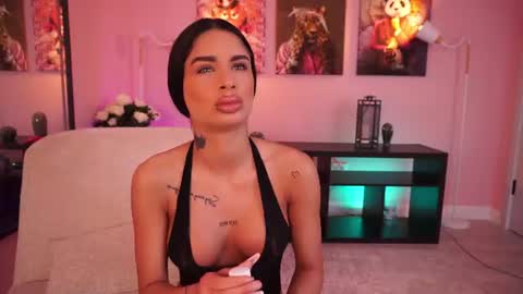 Snapshot of leilakali chatting on 06-26-26, 09:35 Leila online show from 06-26-26, 09:35