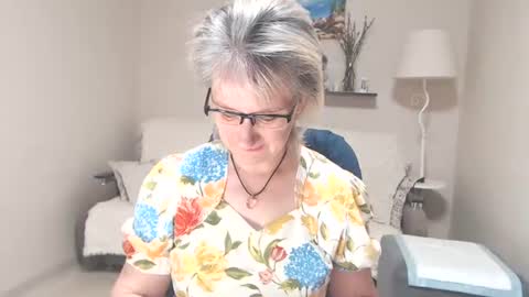 Snapshot of leilamays chatting on 06-21-26, 04:26 Leila Kinky online show from 06-21-26, 04:26