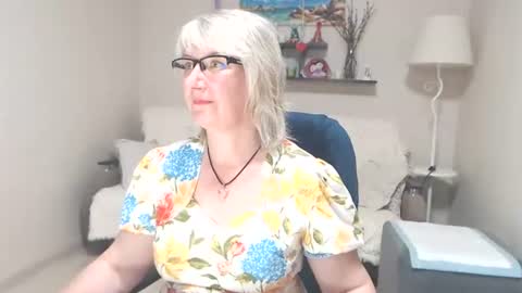 Snapshot of leilamays chatting on 06-27-26, 12:22 Leila Kinky online show from 06-27-26, 12:22