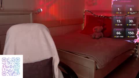 Snapshot of leilavanillla chatting on 10-24-25, 12:41 Leila online show from 10-24-25, 12:41