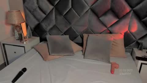 Leizathompson online show from 11-22-25, 08:41