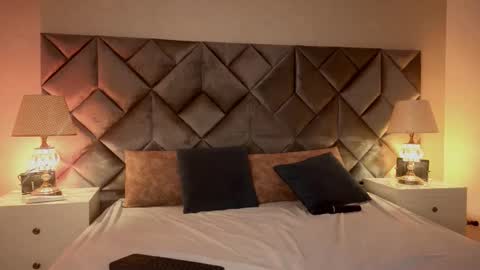 Leizathompson online show from 03-25-26, 05:30