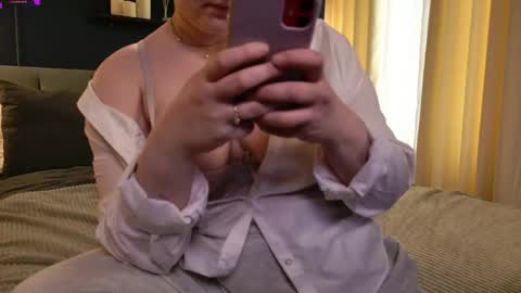 Snapshot of lela_ryan chatting on 04-30-26, 09:30 Lela online show from 04-30-26, 09:30
