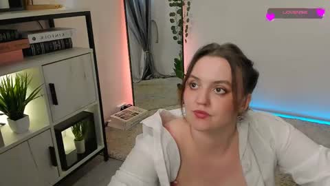 Snapshot of lela_ryan chatting on 05-24-26, 10:37 Lela online show from 05-24-26, 10:37