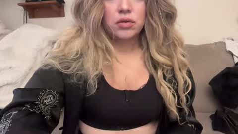 Jennifer online show from 11-04-25, 09:47