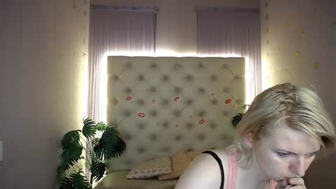 Snapshot of lena_paulles chatting on 12-30-24, 07:04 Lena online show from 12-30-24, 07:04