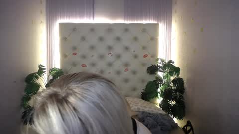 Snapshot of lena_paulles chatting on 01-12-25, 04:00 Lena online show from 01-12-25, 04:00