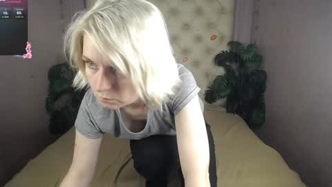 Snapshot of lena_paulles chatting on 02-06-25, 02:04 Lena online show from 02-06-25, 02:04