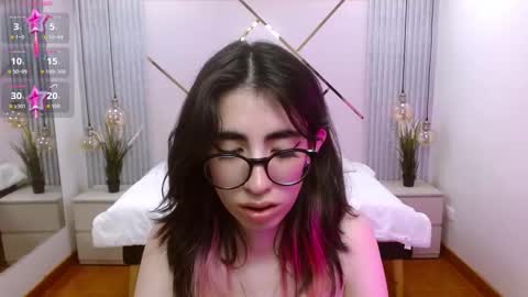 Snapshot of lena_roses chatting on 11-06-25, 01:23 Lena online show from 11-06-25, 01:23