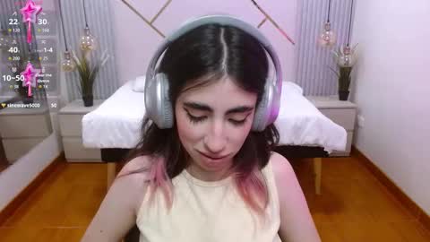 Snapshot of lena_roses chatting on 11-10-25, 06:40 Lena online show from 11-10-25, 06:40