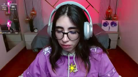 Snapshot of lena_roses chatting on 04-17-26, 05:49 Lena online show from 04-17-26, 05:49