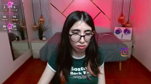Snapshot of lena_roses chatting on 05-12-26, 05:21 Lena online show from 05-12-26, 05:21
