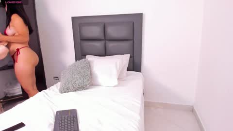 Snapshot of lena_rousseau chatting on 02-07-25, 05:31 Lena Rousseau  online show from 02-07-25, 05:31