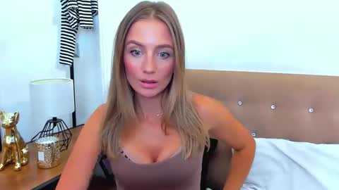Snapshot of lena_sexi chatting on 10-05-25, 06:17 lena_sexi online show from 10-05-25, 06:17