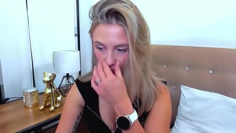 Snapshot of lena_sexi chatting on 10-20-25, 06:36 lena_sexi online show from 10-20-25, 06:36