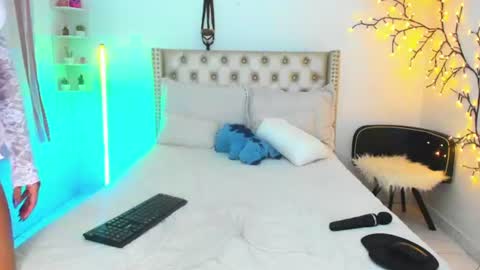 Lena  online show from 07-17-26, 10:03