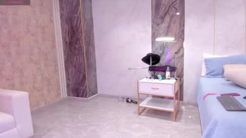 Lenathompson online show from 12-05-25, 03:15