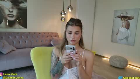 Snapshot of lenna_godess chatting on 06-28-26, 04:51 Lenna Goddess online show from 06-28-26, 04:51