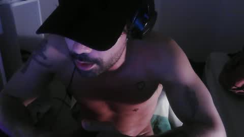 Snapshot of leo1991lol chatting on 01-01-25, 07:10 leo1991lol online show from 01-01-25, 07:10