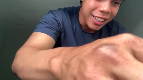 Snapshot of leo7_05 chatting on 10-01-25, 10:16 leo7_05 online show from 10-01-25, 10:16