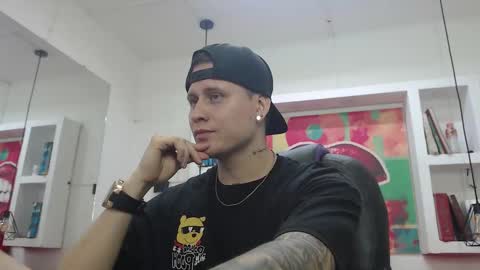 Snapshot of leo_cumming01 chatting on 02-09-25, 01:35 Yesid online show from 02-09-25, 01:35