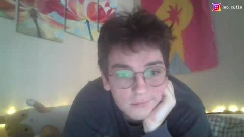 Snapshot of leo_cutie chatting on 04-11-26, 04:39 leo_cutie online show from 04-11-26, 04:39