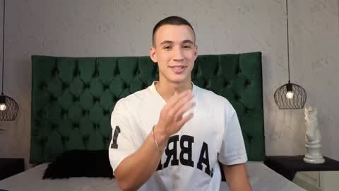 Snapshot of leo_delvey chatting on 12-10-24, 01:22 leo online show from 12-10-24, 01:22