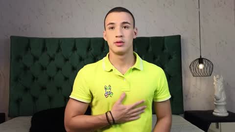 Snapshot of leo_delvey chatting on 01-20-25, 02:22 leo online show from 01-20-25, 02:22