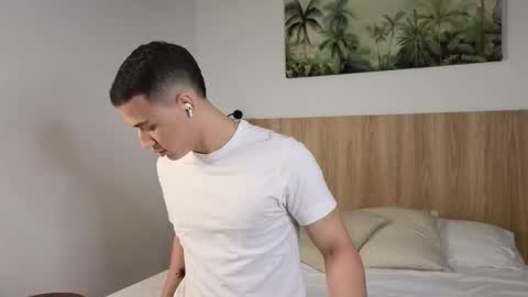 Snapshot of leo_delvey chatting on 10-19-25, 07:53 leo online show from 10-19-25, 07:53