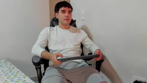 Leo Jones online show from 12-06-24, 01:29