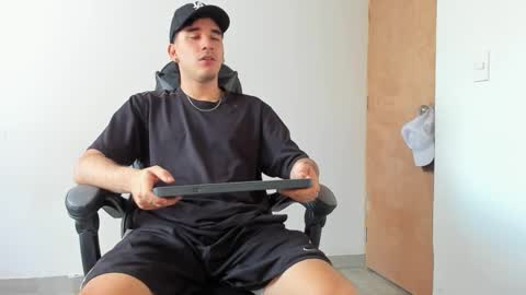 Leo Jones online show from 02-20-25, 04:03