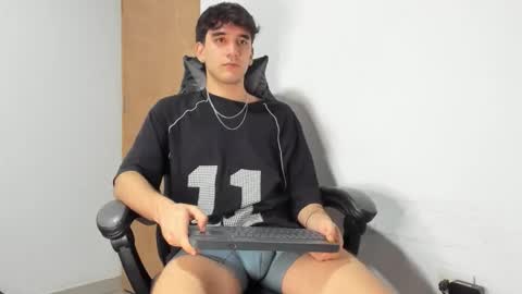 Leo Jones online show from 09-27-25, 03:33