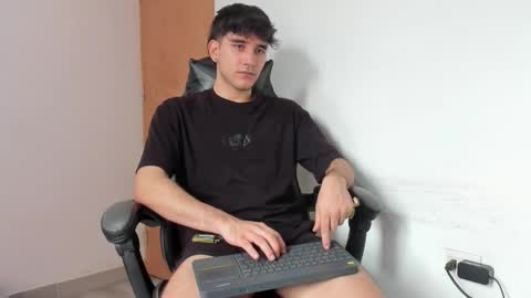 Leo Jones online show from 10-27-25, 03:27